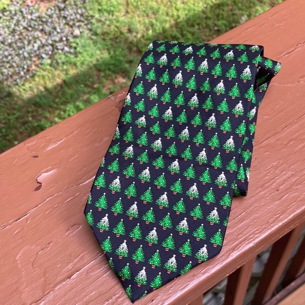 Hallmark Christmas tree tie